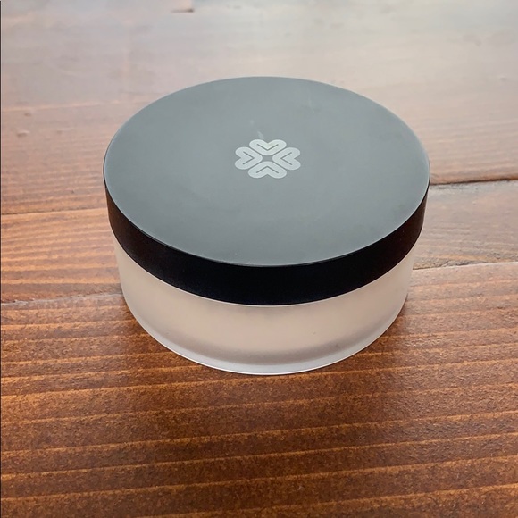 Lily Lolo translucent silk finishing powder - Picture 1 of 2